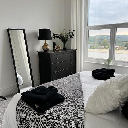 Heathcliff - 5 Bedroom House In Town Centre Тенби Екстериор снимка