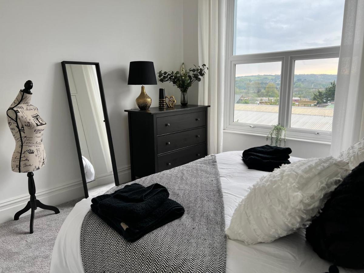 Heathcliff - 5 Bedroom House In Town Centre Тенби Екстериор снимка