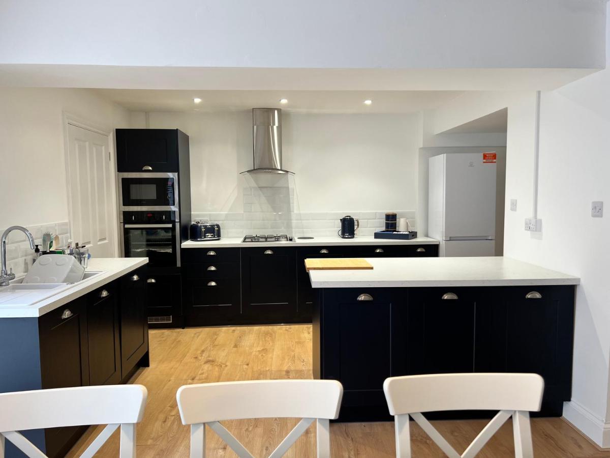 Heathcliff - 5 Bedroom House In Town Centre Тенби Екстериор снимка