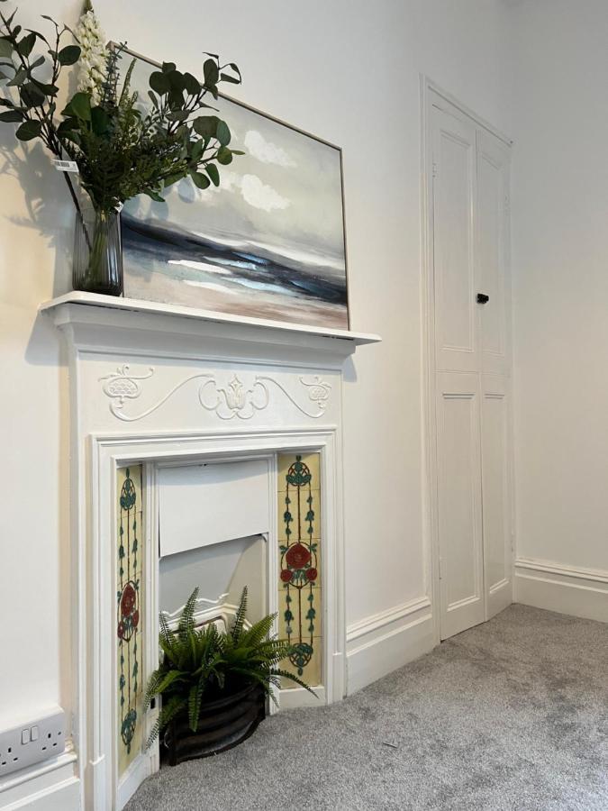 Heathcliff - 5 Bedroom House In Town Centre Тенби Екстериор снимка