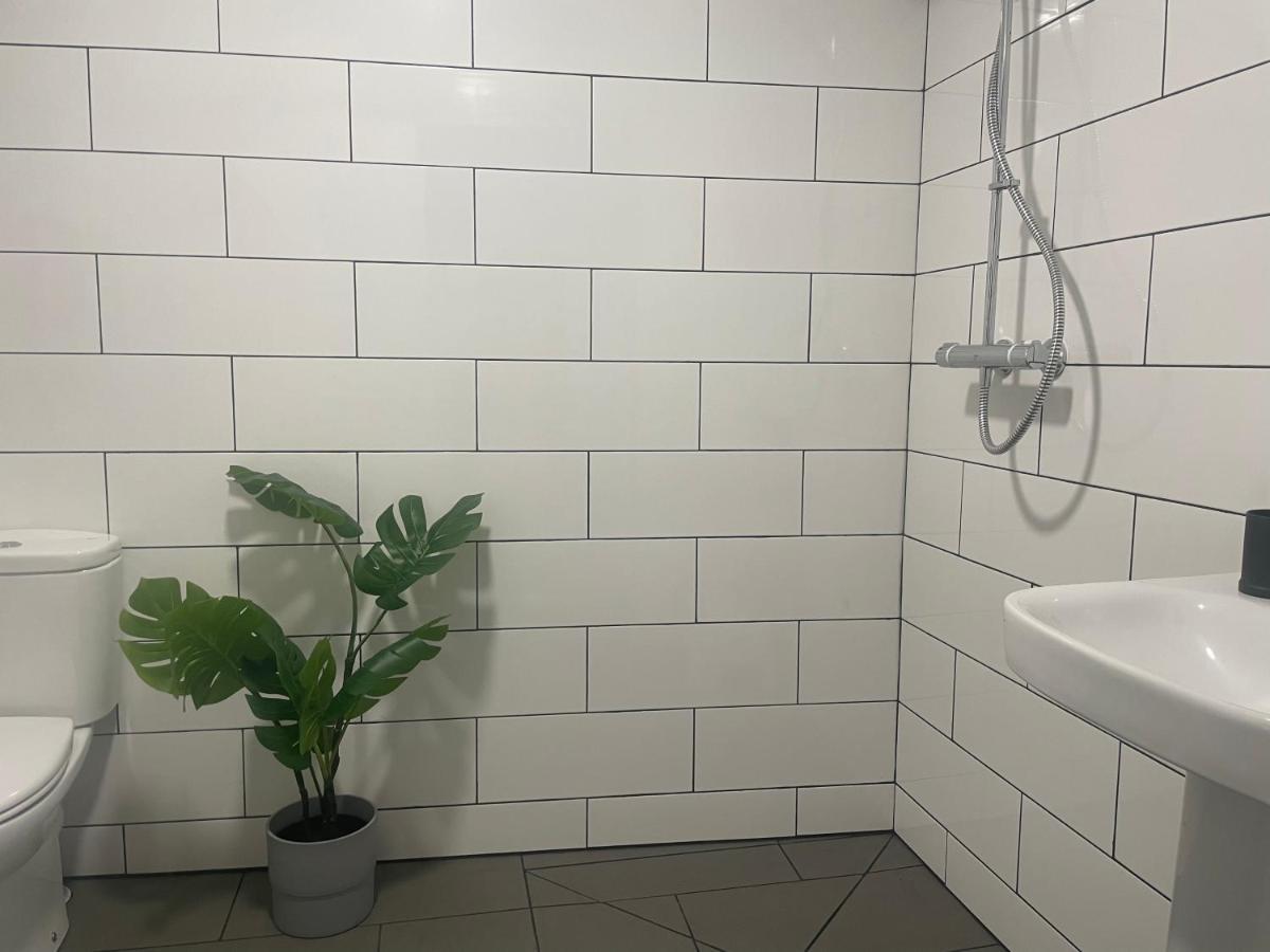Heathcliff - 5 Bedroom House In Town Centre Тенби Екстериор снимка