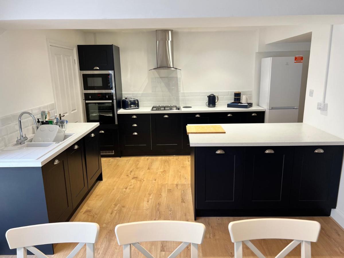 Heathcliff - 5 Bedroom House In Town Centre Тенби Екстериор снимка