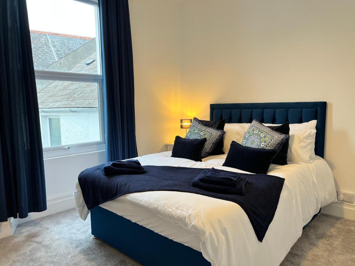 Heathcliff - 5 Bedroom House In Town Centre Тенби Екстериор снимка